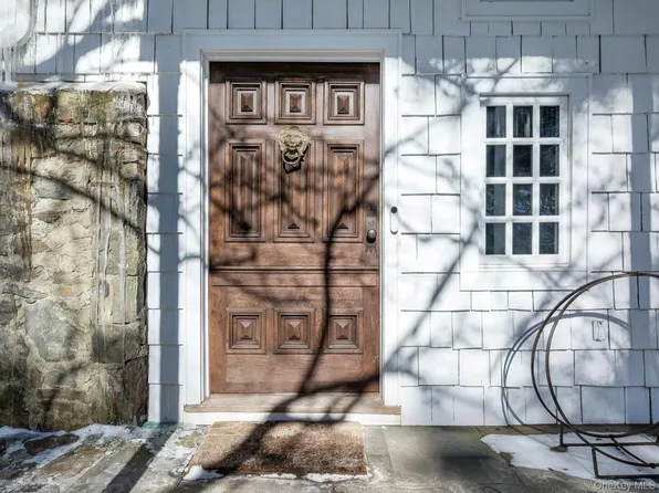 291 Roaring Brook Rd, Chappaqua, NY 10514