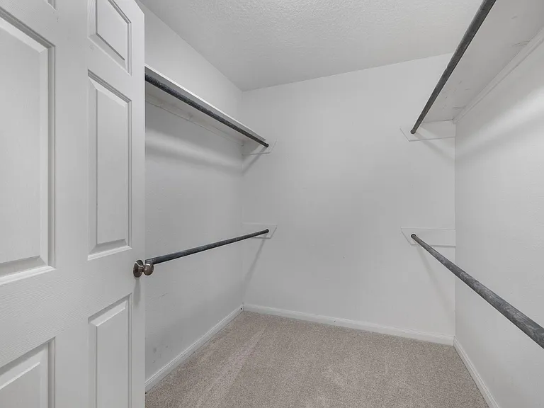 1400 Oak Hollow Dr — Photo 41