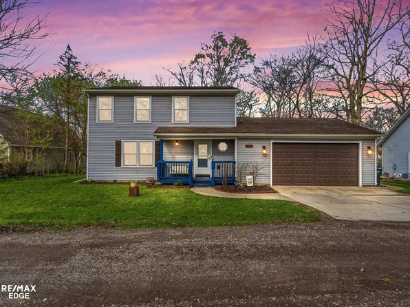 226 Woodbine Dr, Milford, MI 48380
