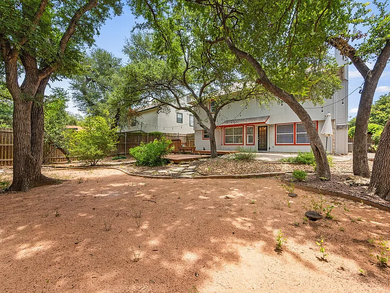 1901 Lobelia Dr — Photo 32