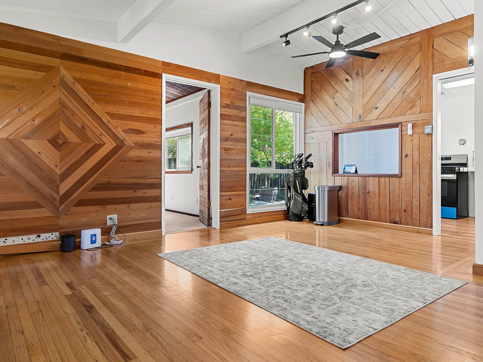 3 bed, 1106 sqft, $3,495 — Photo 4