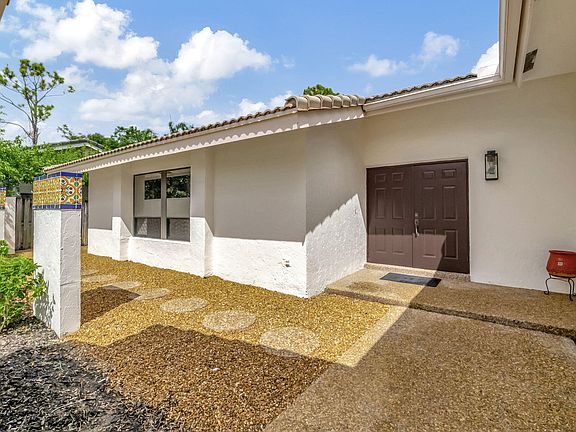 4th image of 804 Foxpointe Cir