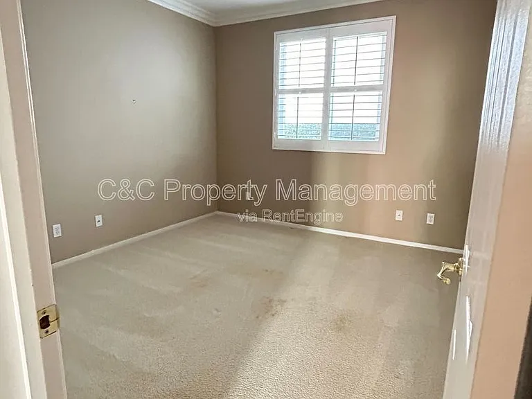 30934 Crystalaire Dr — Photo 12