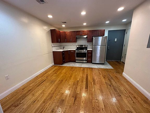 4th image of 67 Hawthorne St APT 2B