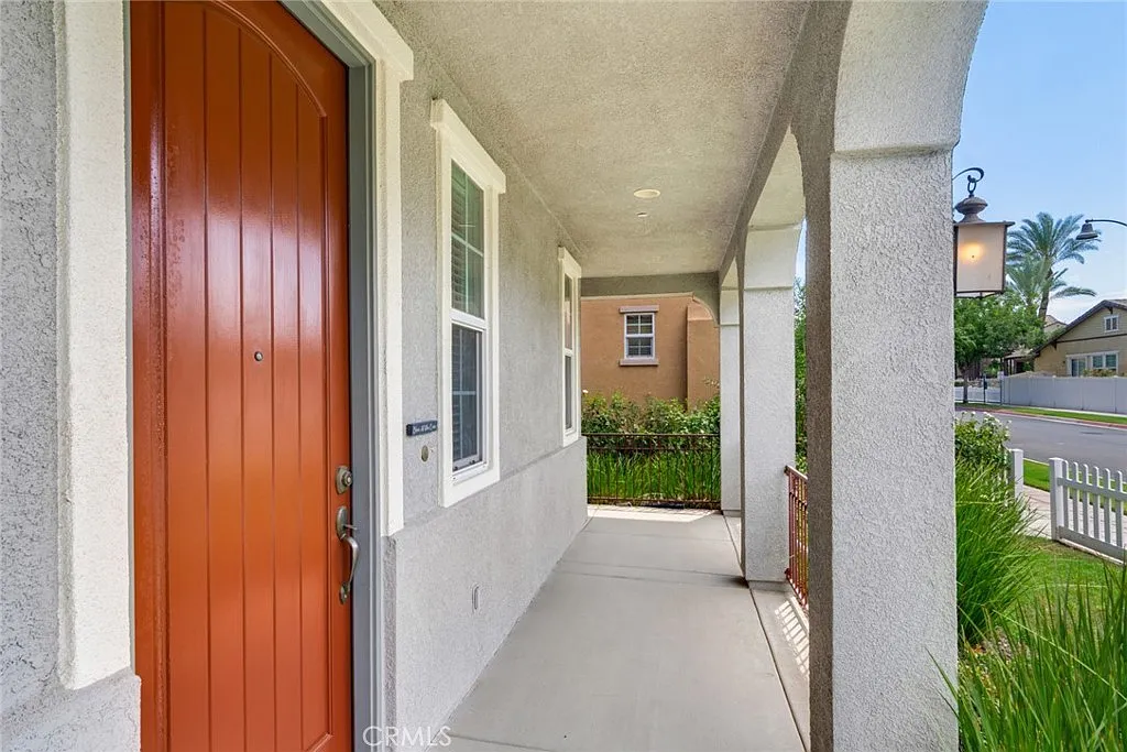 4 bed, 2.5 bath, 1884 sqft, $3,400 — Photo 2