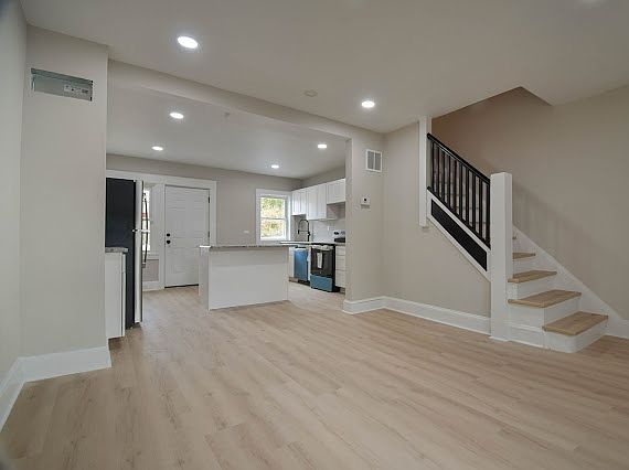 4th image of 205 S Union St