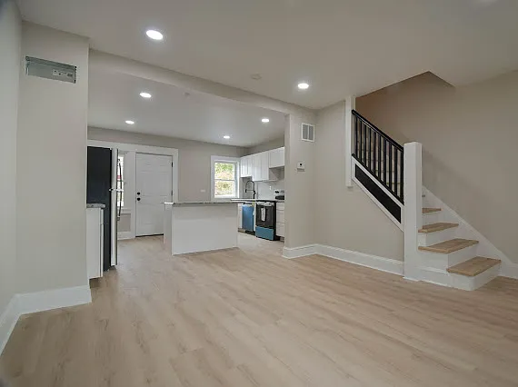 205 S Union St — Photo 4