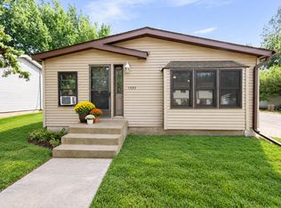1989 Cardinal Dr, Centerville, MN 55038