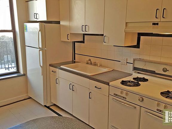3rd image of 167 15th St APT 1L