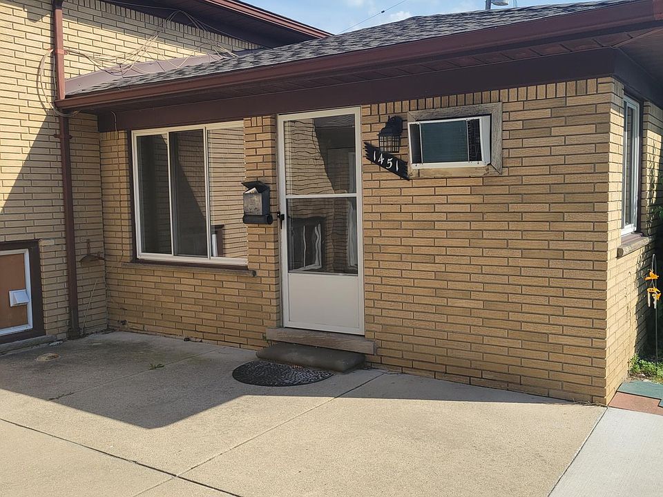 1st image of 1451 Oak St