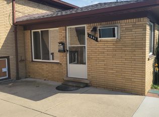 1451 Oak St, Wyandotte, MI 48192