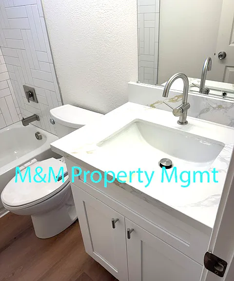 213 Rochelle Ct — Photo 6
