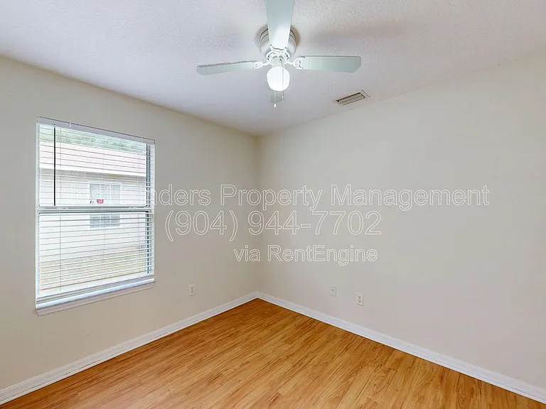 908 Helen St — Photo 7