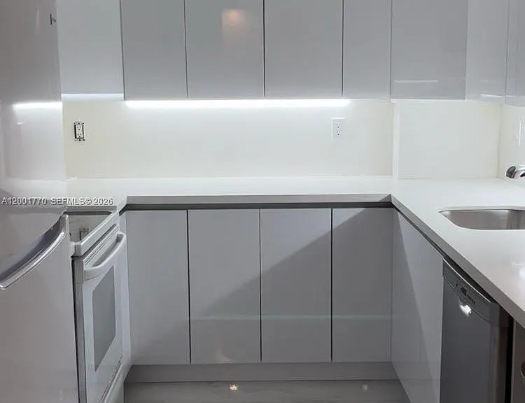 100 Bayview Dr #1006 — Photo 13