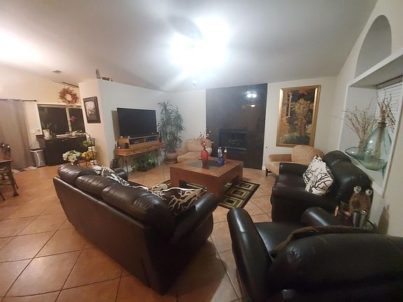 3rd image of 52435 Eisenhower Dr