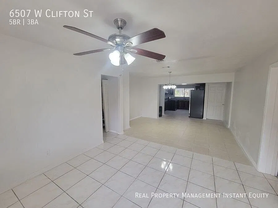 Spacious Tampa Home — Photo 2