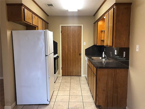 5th image of 706 San Saba Dr