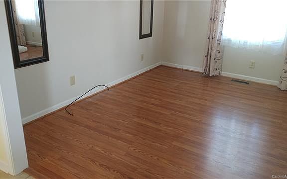 4th image of 221 Ann St