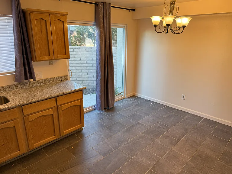 2803 S 1st Ave — Photo 10