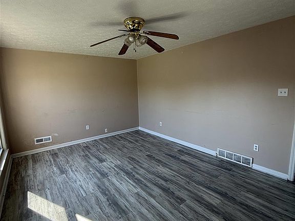 2nd image of 116 Meadowbrook Cir