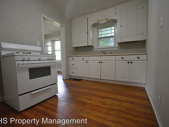 3rd image of 2829 N Grant Ave