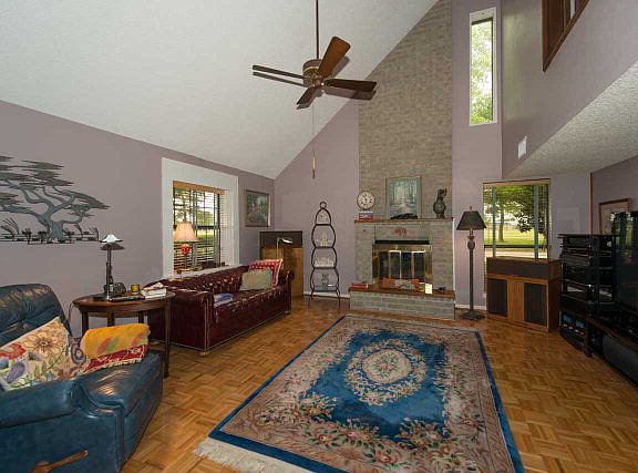5th image of 915 Meadowland Dr
