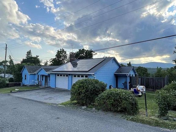 2nd image of 29 Saugerties Manor Road