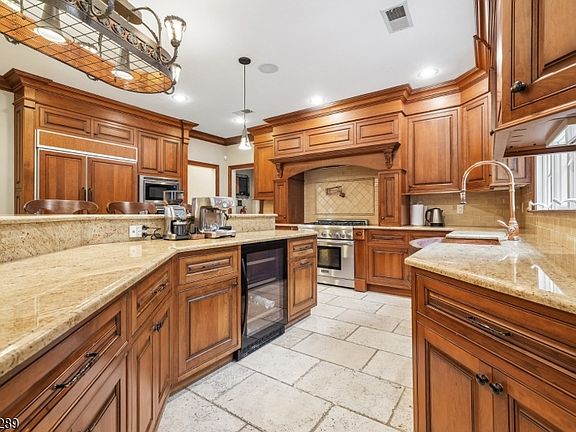 4th image of 22 High Hill Ct