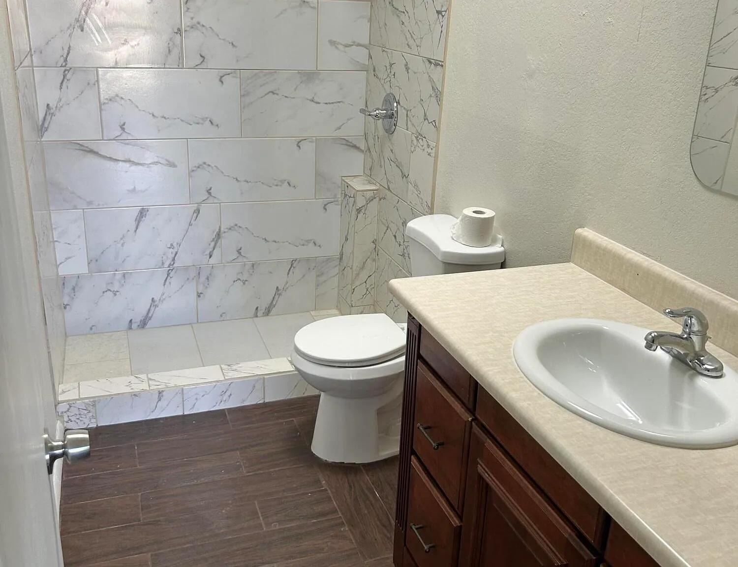 2 bed, 1.0 bath, 840 sqft, $1,100 — Photo 3