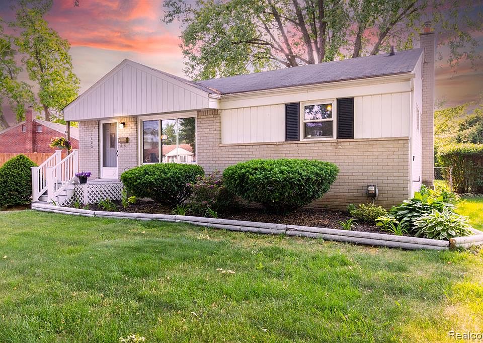31423 Lyons Cir W, Warren, MI 48092 Zillow