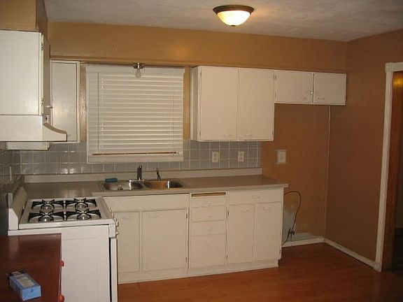 4th image of 706 Sherwood Ave