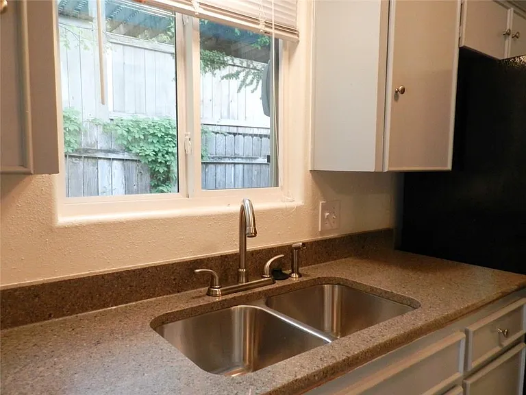 3713 Meredith St — Photo 7