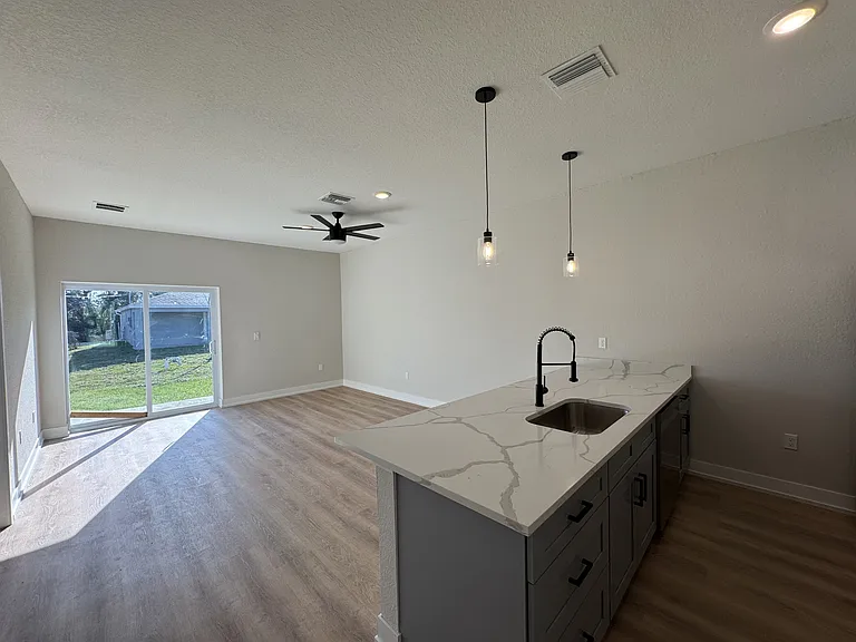 2020 Dorion St — Photo 4