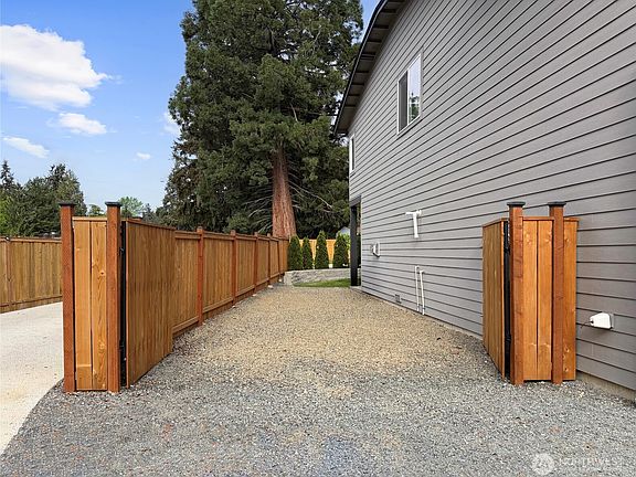5th image of 719 Edmonds Way