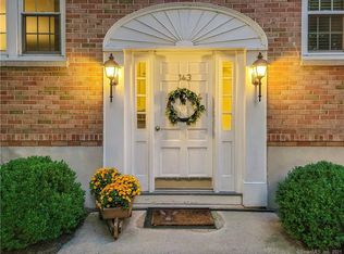 143 Heritage Hill Rd APT B, New Canaan, CT 06840