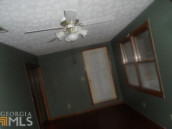 4th image of 1295 Mountain Dr NE