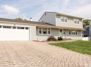 19 Surrey Ln, East Brunswick, NJ 08816