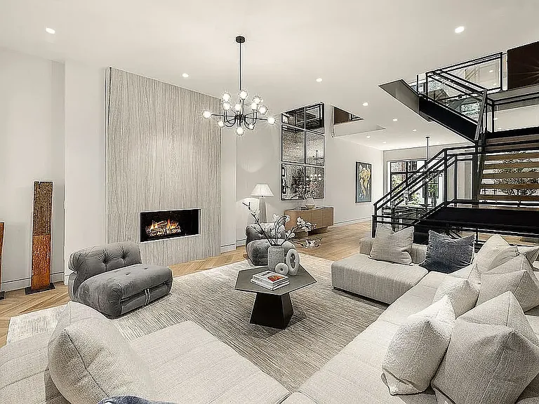 250 W 73rd St #1 — Photo 1