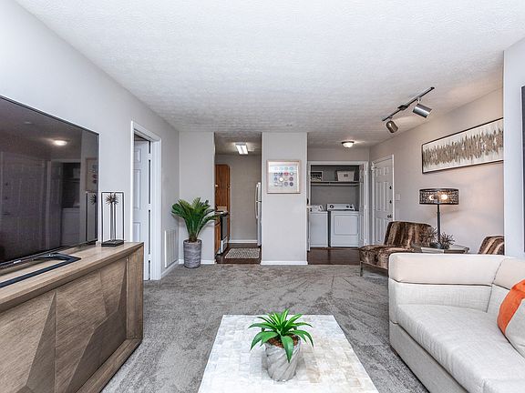 5th image of 705 Powers Ferry Rd #412