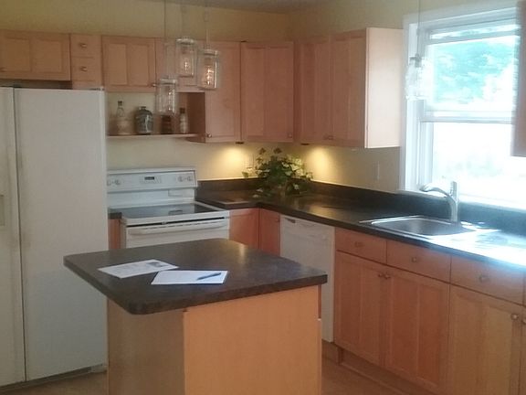 3rd image of 215 Garling Dr
