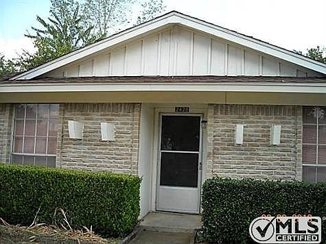 1st image of 2428 Willow Ln
