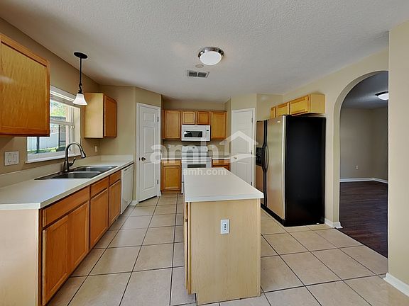 3rd image of 162 Crown Colony Way