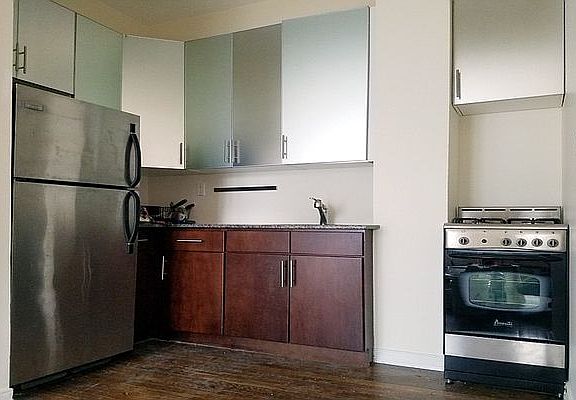 4th image of 387 Graham Ave APT 4R