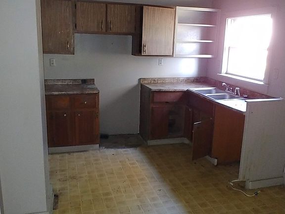 4th image of 719 Salem Ave