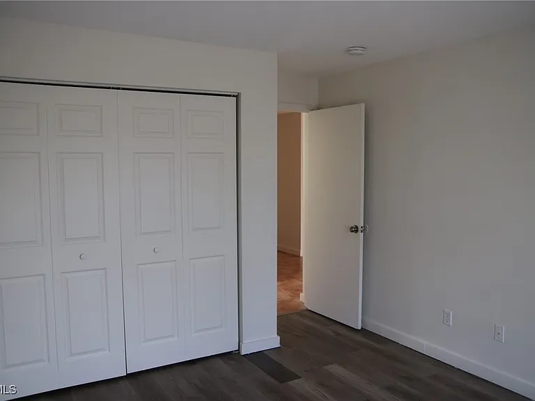 320 Harry Ave S — Photo 18