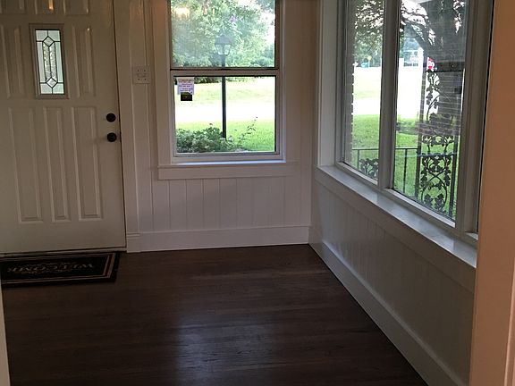 3rd image of 810 Shirleen Dr