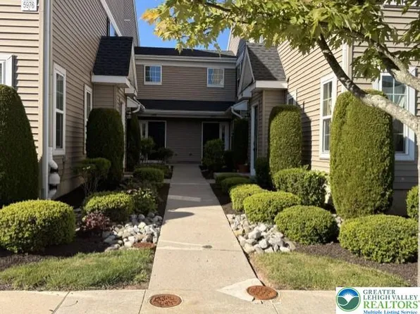 5974 Valley Forge Dr, Coopersburg, PA 18036
