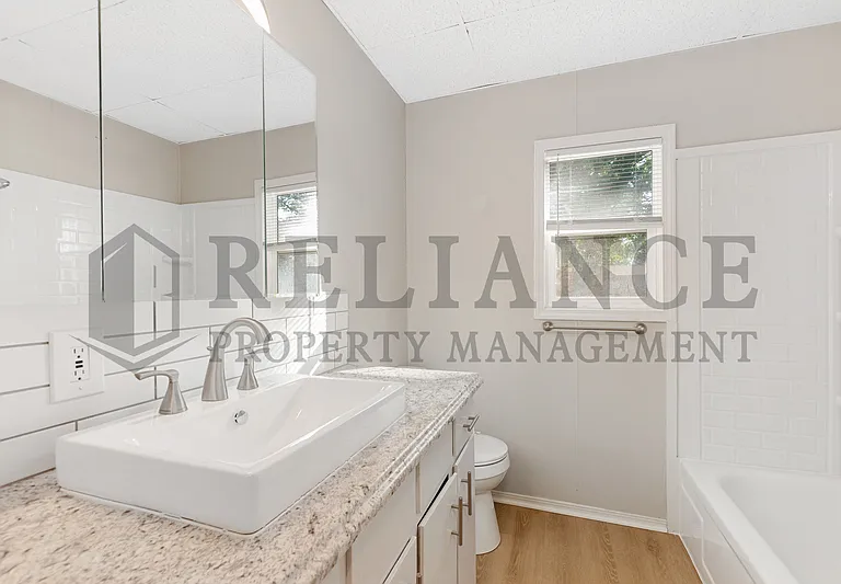 300 W Breese Ave — Photo 12