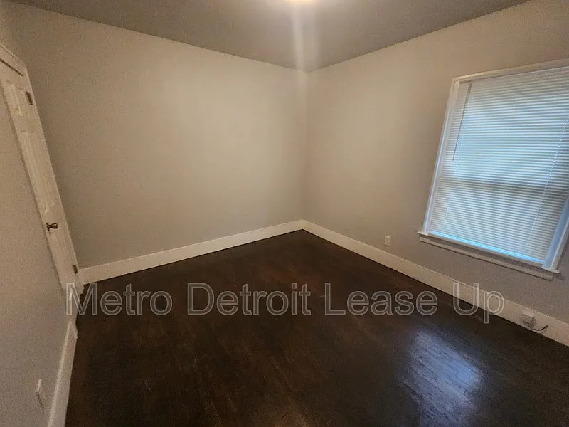 2 bed, 1.0 bath, $1,000 — Photo 3
