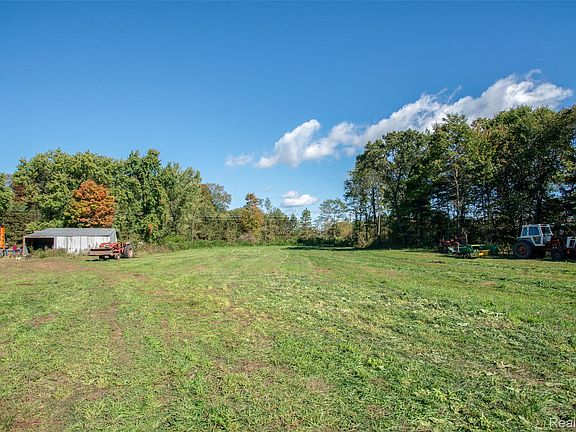 3rd image of 4987 E Garfield Rd